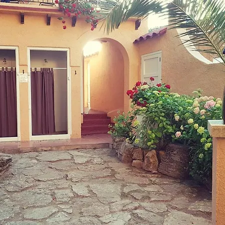 Con Jardin A 11 Metros De La Playa. Cg. * بالاموس