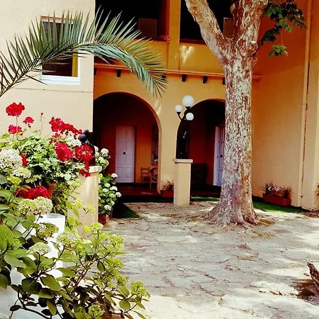 Apartamento Con Jardín A 11 Metros De La Playa. Cg.
