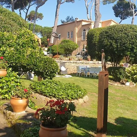 Con Jardín A 11 Metros De La Playa. Cg. Apartamento *