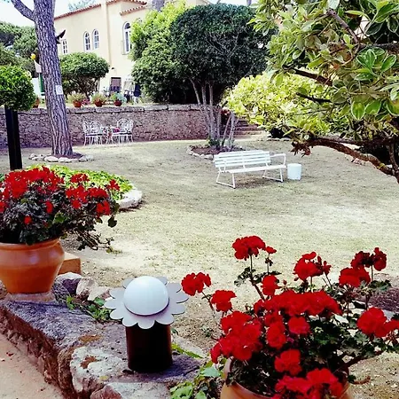 Con Jardin A 11 Metros De La Playa. Cg. *