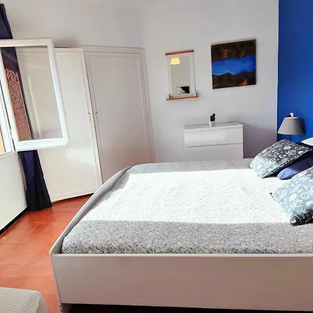 Apartamento Con Jardín A 11 Metros De La Playa. Cg.